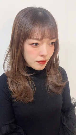 ロング 三島 有佳里のヘアスタイル