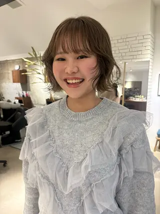 ショート カラー Yui⭐️ 透け感カラーのヘアスタイル