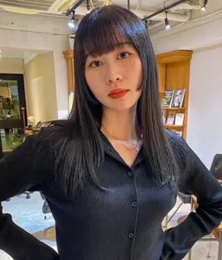 ロング FERIA梅田🖤 透明感カラー🎀のヘアスタイル