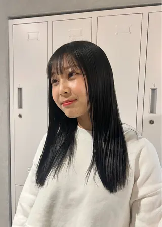 ミディアム カラー satone 🩵のヘアスタイル