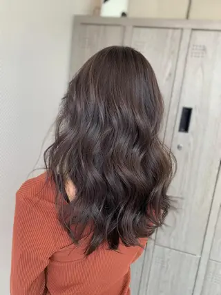 セミロング カラー 透け感✨ダメージレス カラーHana🤍のヘアスタイル