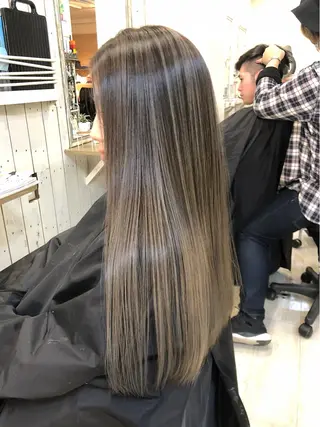 ロング 韓国レイヤー外国人風 透明感カラー髪質改善のヘアスタイル