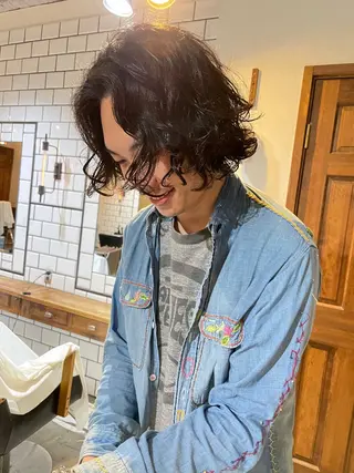 ミディアム パーマ メンズ 俵 知広のヘアスタイル
