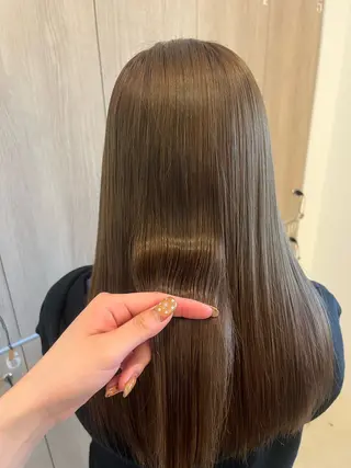 カラー ルプラボウ 鈴木 莉菜のヘアスタイル