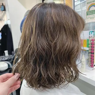 ミディアム パーマ ショートヘア / 星野菜月のヘアスタイル