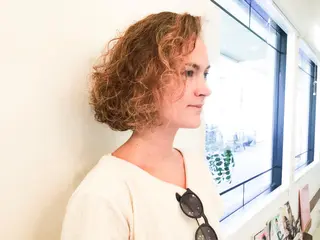 ミディアム KAIzen. tomoのヘアスタイル