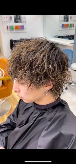 ショート カラー メンズ フェザーパーマ浦和 スパイキーショートのヘアスタイル