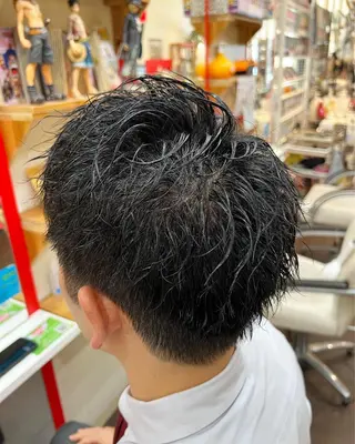 ショート パーマ メンズ まさき✂︎ブリーチ／ デザインカラーのヘアスタイル
