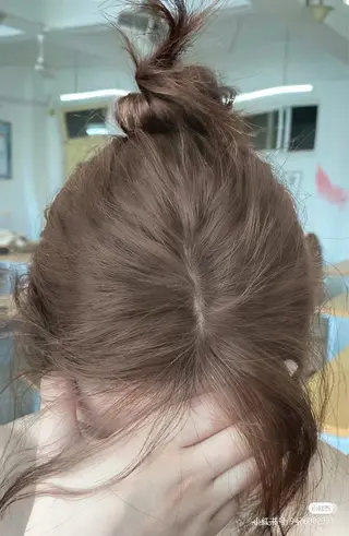 カラー 韓国風レイヤーカラー ライムのヘアスタイル