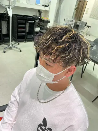 カラー パーマ メンズ 🐺ウルフ/レイヤー カット/高嶋湧大のヘアスタイル