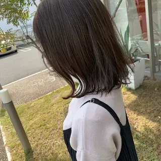 ミディアム カラー 西村 美依奈のヘアスタイル