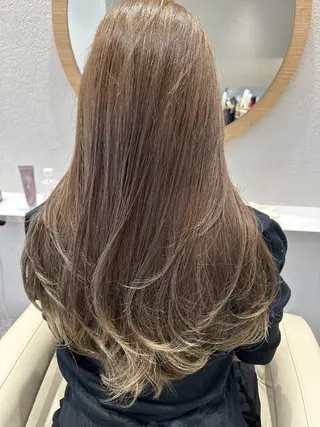 ロング 白髪ぼかしマイスター 🫧shuri🫧のヘアスタイル