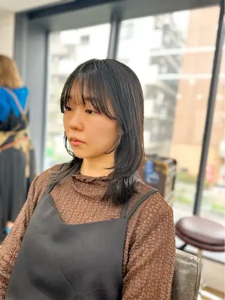 ミディアム カラー パーマ ヘアアレンジ メンズ キッズ ネイル マツエク・マツパ アイブロウ レイヤーカット／顔周 りカット/縮毛矯正のヘアスタイル