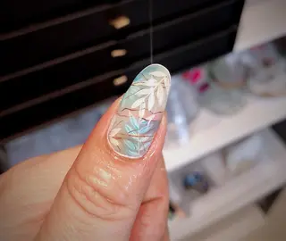 ミディアム めぐみのネイルサロン スタッフ練習のネイルデザイン