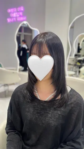 ミディアム 𝑹𝒊𝒉𝒐🎀 名駅/大人韓国ヘアのヘアスタイル