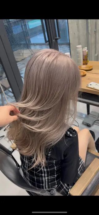 ロング カラー KAEDE🌺Wカ ラー/ホワイトカラーのヘアスタイル