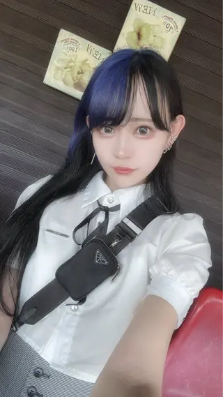 セミロング カラー ホワイト&レイヤーカ ットエクステ長畠俊輔のヘアスタイル