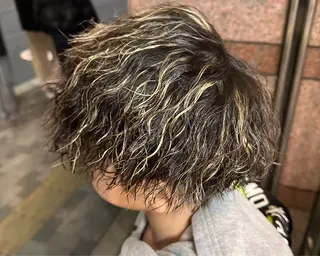 ショート カラー パーマ 梅田/メンズパーマ /短髪/田中崇奨のヘアスタイル
