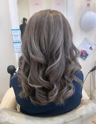 ロング カラー 岩本 菖のヘアスタイル