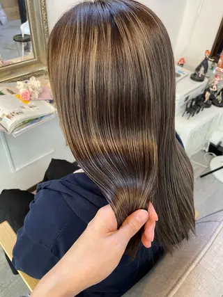 カラー オノ アカネのヘアスタイル