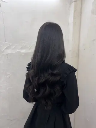 カラー ロング ベルグロー アルファのヘアスタイル