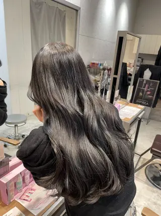 ロング カラー ニルツカモト/ RINAのヘアスタイル