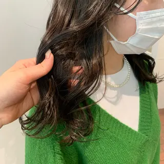 ミディアム カラー 片岡 由依のヘアスタイル