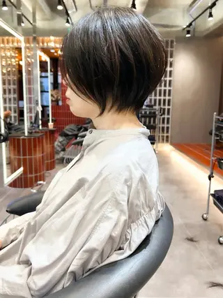 ショート カラー ショート ボブ ロンド　エメのヘアスタイル