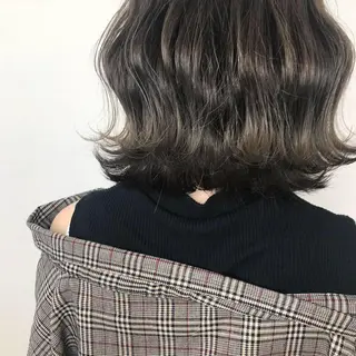 ミディアム カラー オリーブ/アッシュ やわらか透明感カラーのヘアスタイル