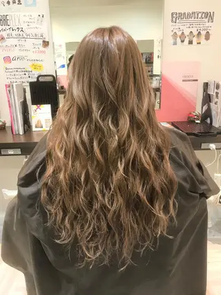 ロング ブリーチカラー☆ 再生トリートメントのヘアスタイル