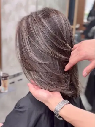 セミロング カラー ハイライト、レイヤー カット/西梅田/中西のヘアスタイル