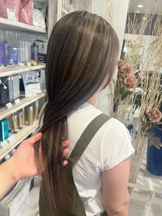 ロング ベージュカラー/ いぢちるみのヘアスタイル