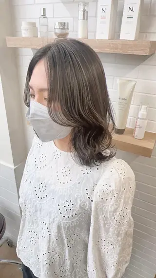 ミディアム カラー パーマ ヘアアレンジ メンズ キッズ ネイル マツエク・マツパ アイブロウ レイヤーカット／顔周 りカット/縮毛矯正のヘアスタイル