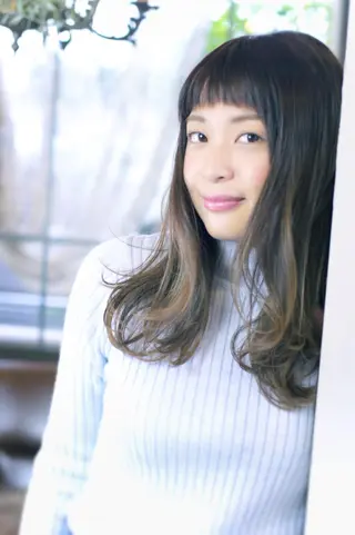 セミロング Euphoria 【ユーフォリア】のヘアスタイル