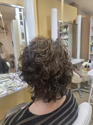 ミディアム パーマ 田中 牧子のヘアスタイル