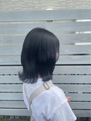 カラー momb 折戸結菜のヘアスタイル