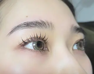 アイブロウ マツエク・マツパ 平田 愛美のヘアスタイル