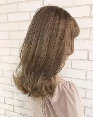 ミディアム カラー 小島 侑衣のヘアスタイル