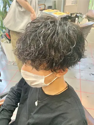ショート パーマ メンズ 【扱いやすいパーマ】 眞鍋拓己のヘアスタイル