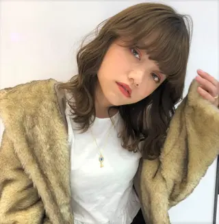 ミディアム カラー 相川 愛実のヘアスタイル