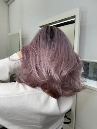 ミディアム カラー 岡留 愛美のヘアスタイル