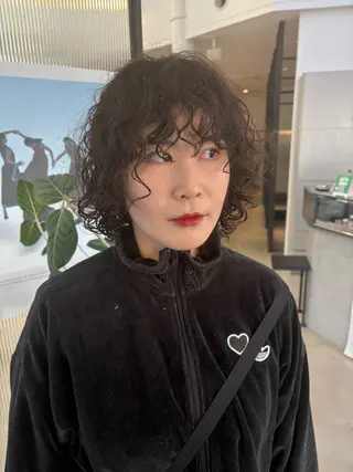 ショート パーマ tomo🍒パーマ ハイトーン似合わせのヘアスタイル