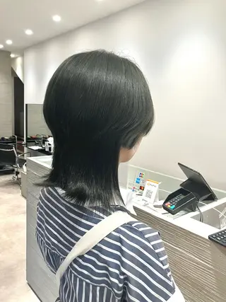 ミディアム カラー サキ🤍ハイトーン 🩰くびれ巻きヘアのヘアスタイル