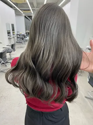 ミディアム カラー 新美 蓮のヘアスタイル