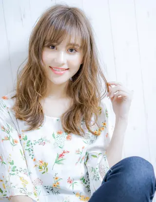 セミロング ヘアールーム アートのヘアスタイル