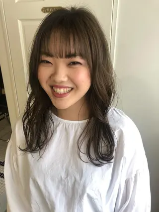セミロング カラー MIOベージュカラー 柔らかいカラーのヘアスタイル