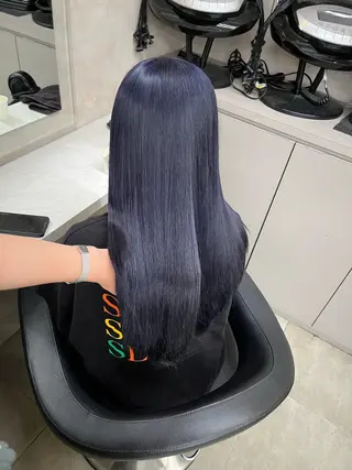 ロング 寒色/ベージュヘア ブリーチありMiOのヘアスタイル