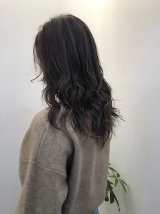 カラー ツノガイ エリのヘアスタイル