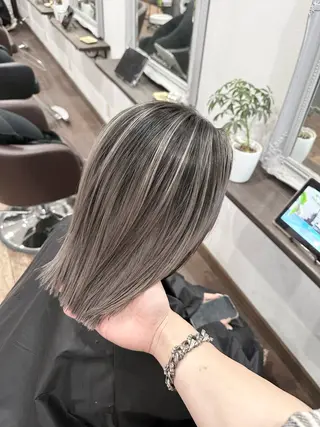 ミディアム バレイヤージュ 隅中秀弥のヘアスタイル