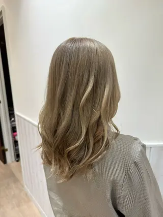 セミロング カラー 透け感カラー🌿 小島 りなのヘアスタイル